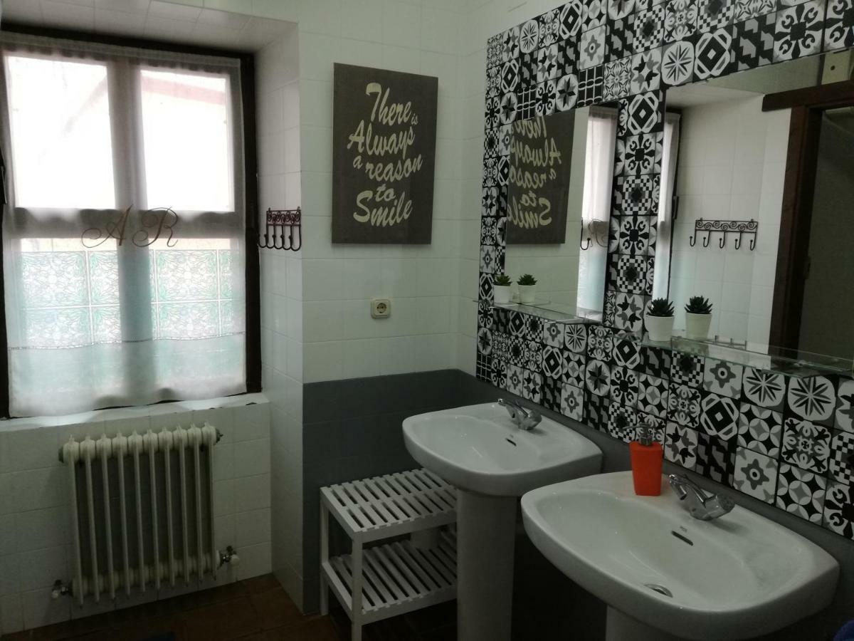 Refugio La Ardilla Real Hostel Posada de Valdeón Kültér fotó